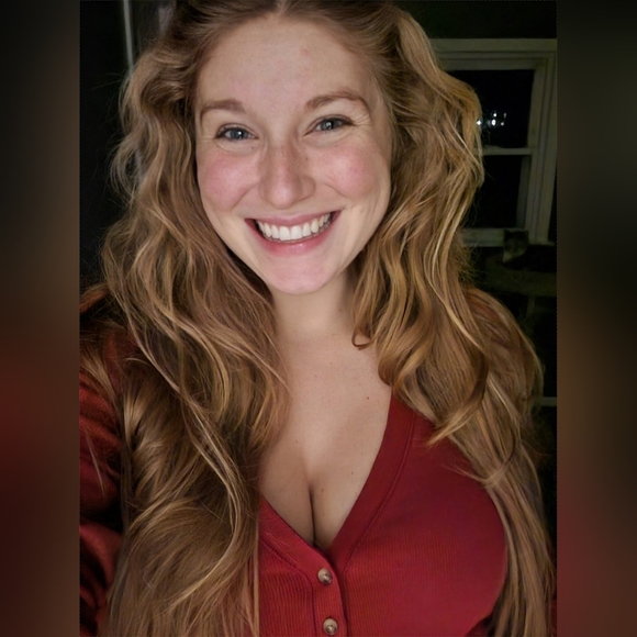 Meet your Posher, Danielle - Picture 1 of 1